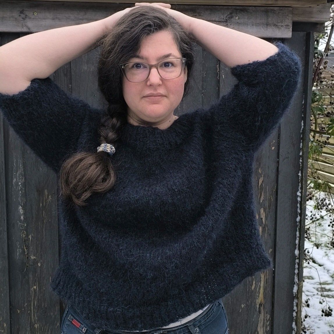 hobbii-suri-pullover-strickanleitung-oversize-rundpasse image 2