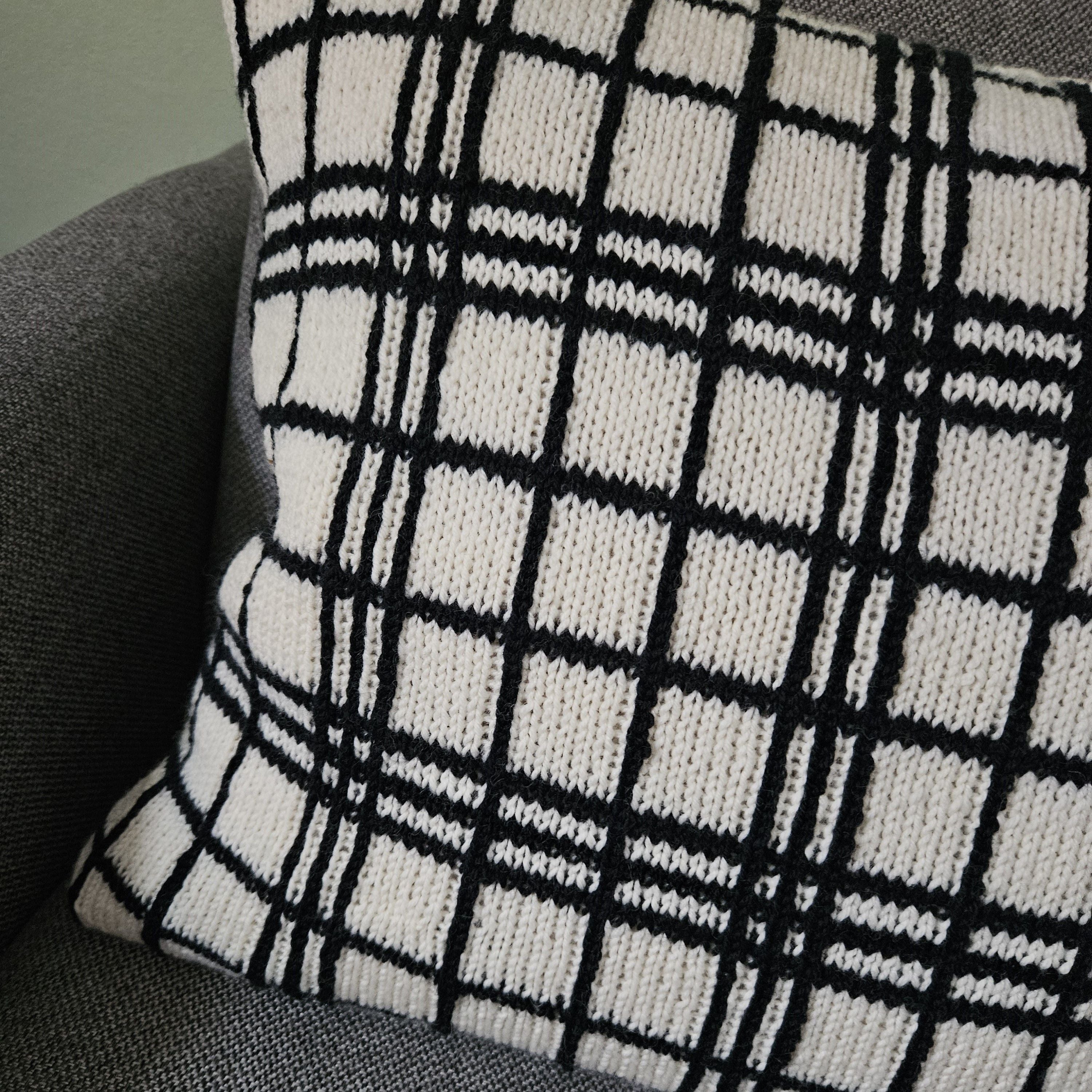 hobbii-anleitungen-tern-kissen-strickanleitung-50x50-schwarz-wei image 2