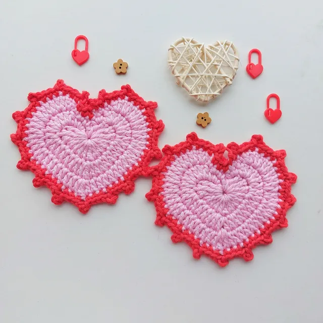 hobbii-anleitungen-hold-my-heart-untersetzer-h-kelanleitung-one-size image 1