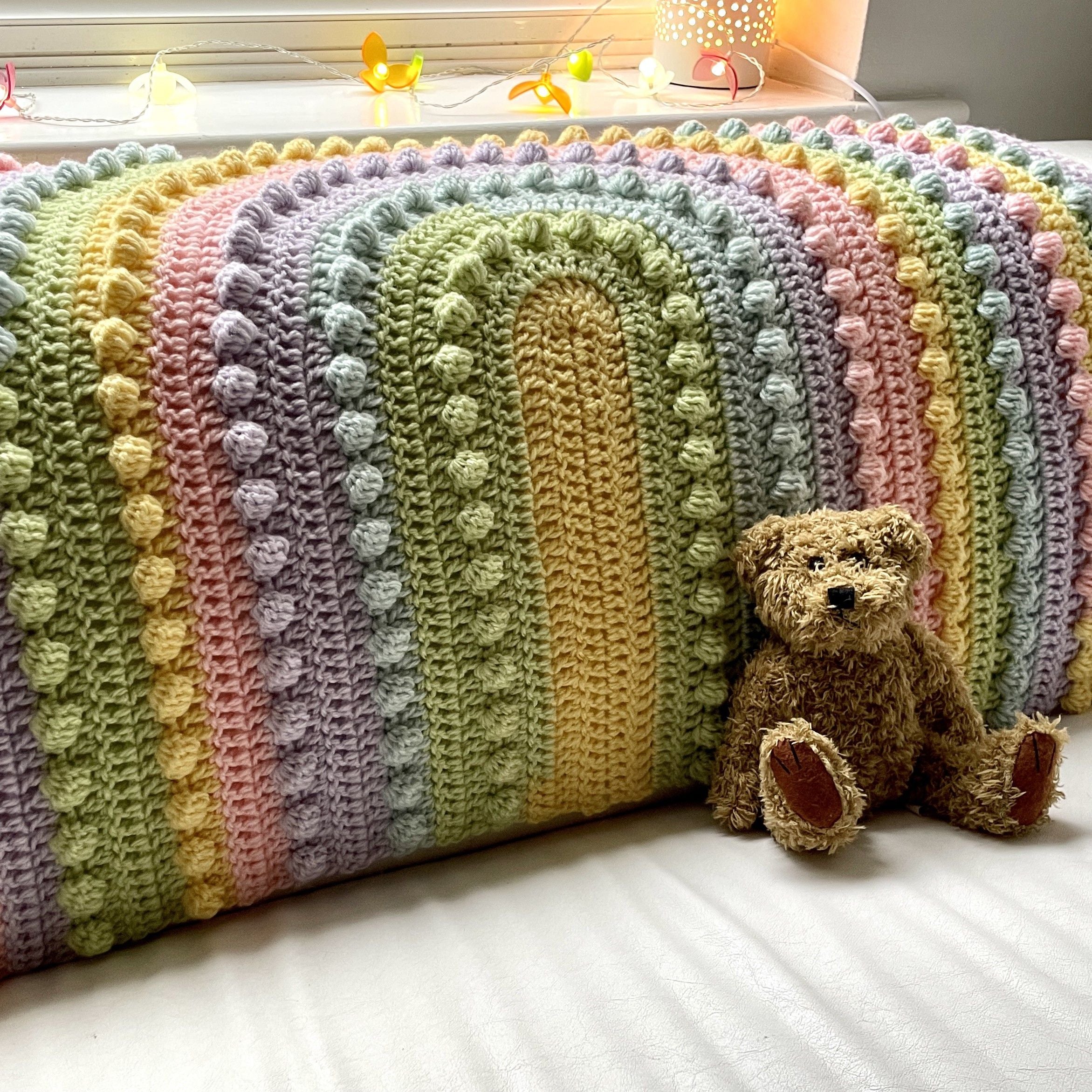 hobbii-anleitungen-lollipop-rainbow-decke-h-kelanleitung-babydecke image 1