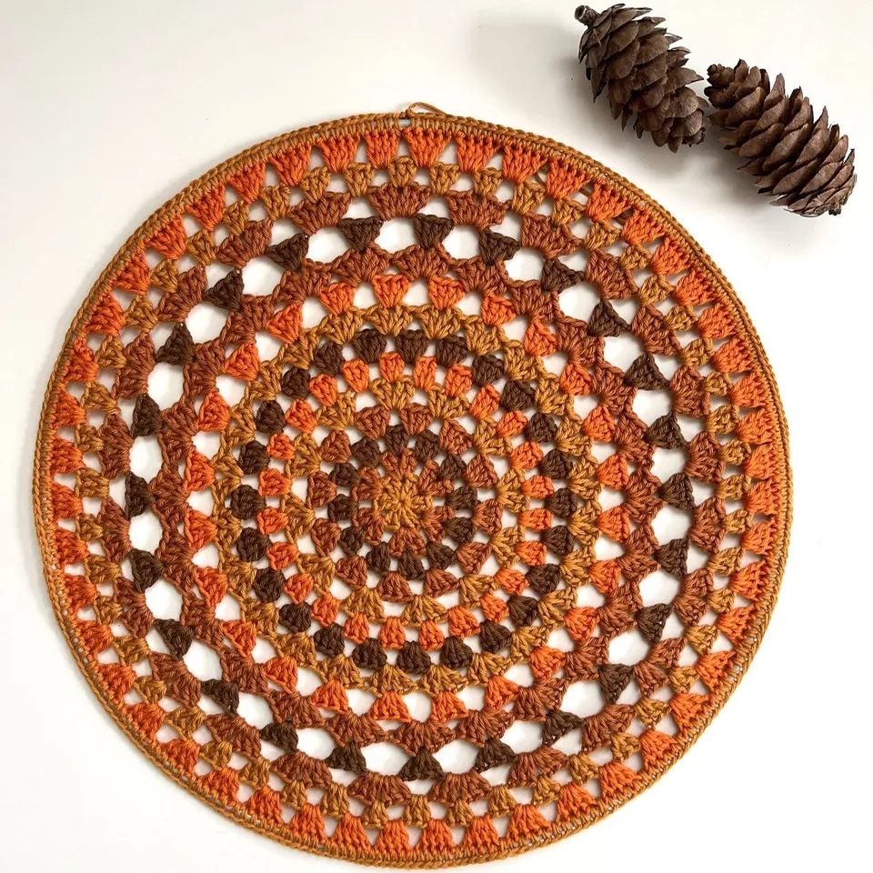 hobbii-ode-to-granny-mandala-h-kelanleitung-untersetzer image 1