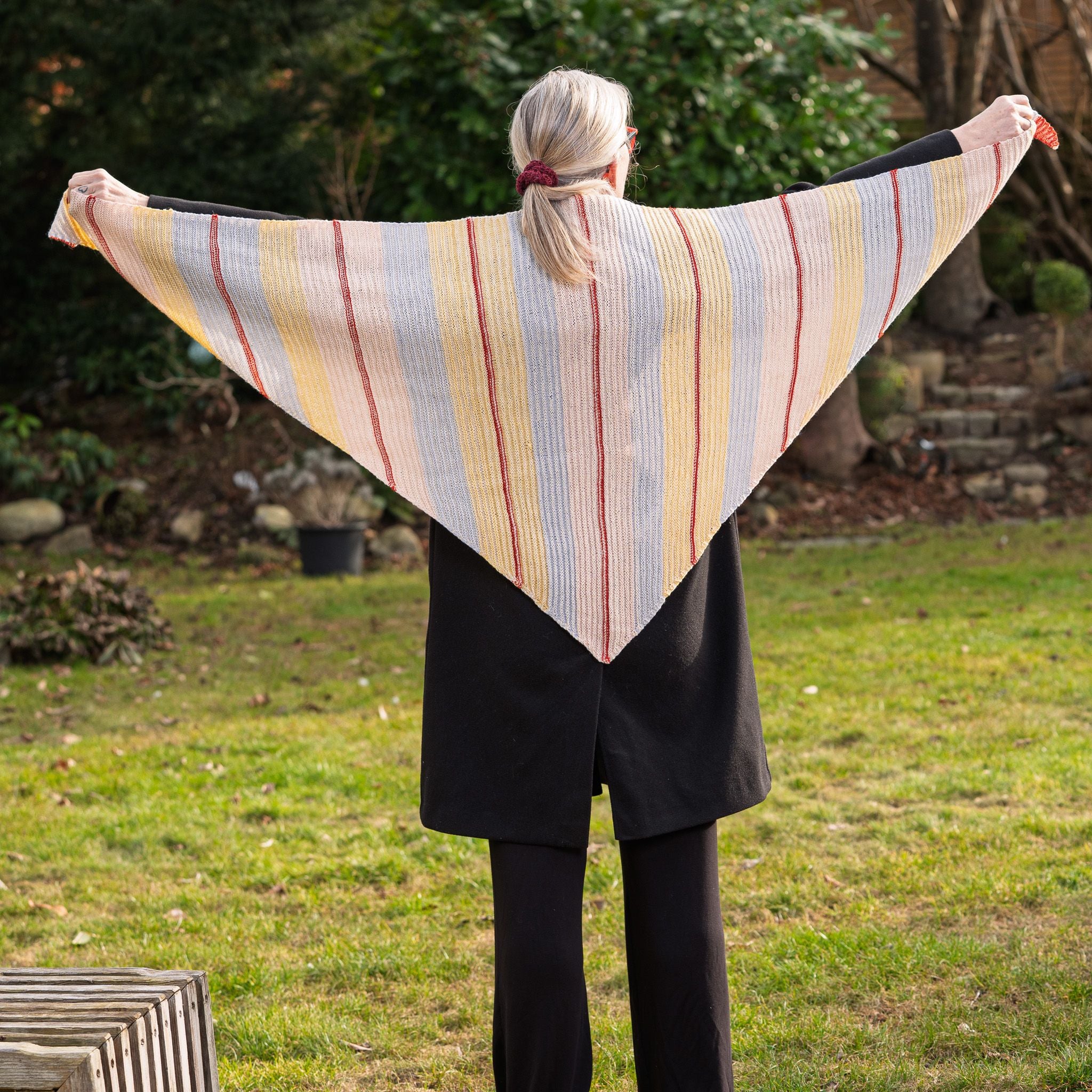 hobbii-sisters-shawl-tuch-strickanleitung-one-size-leicht image 3