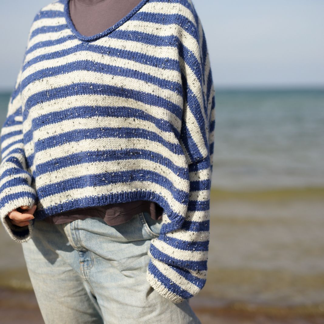 hobbii-anleitungen-marine-strickanleitung-pullover-xs-oversize image 1