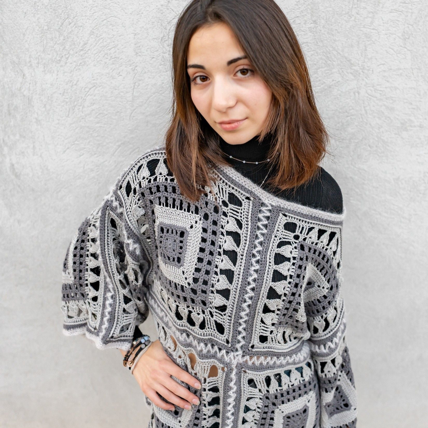 hobbii-anleitungen-lace-embrace-pullover-h-kelanleitung-oversize image 1