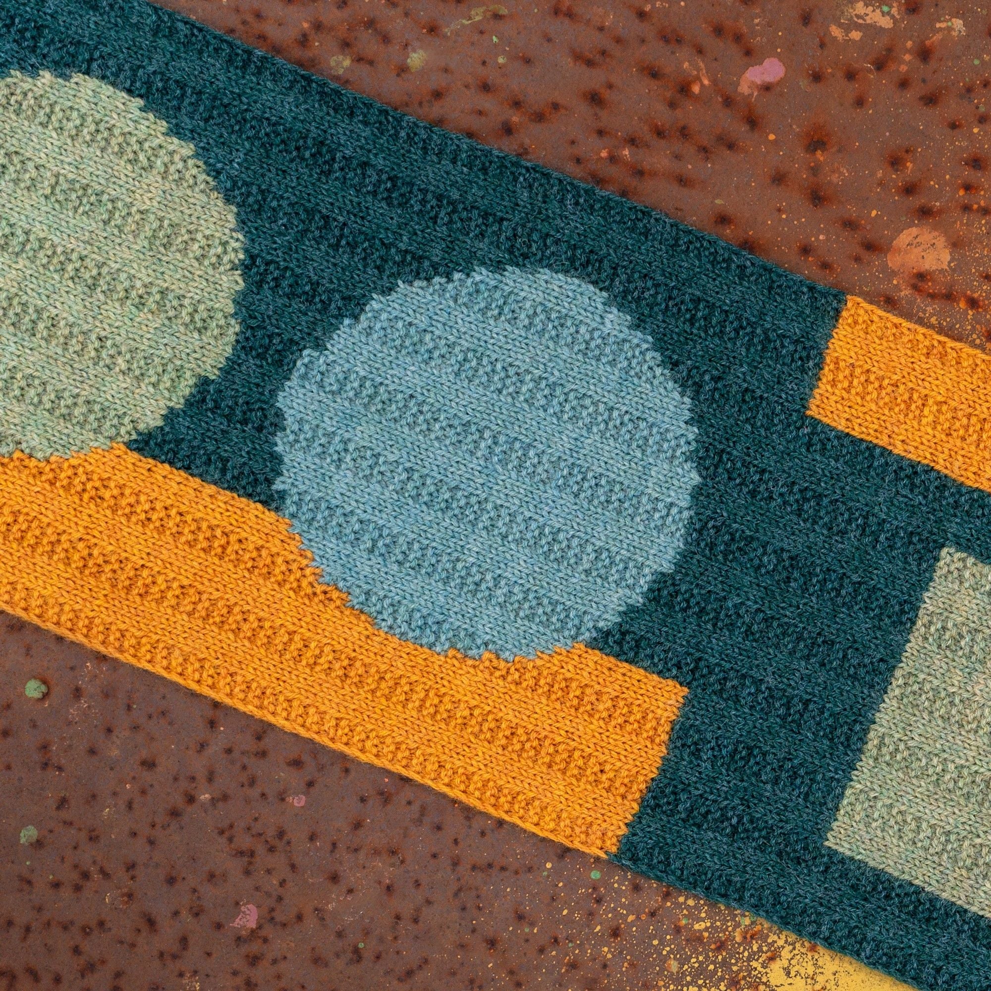 hobbii-rust-rhythm-schal-strickset-22x196-anleitung-garn-kit image 8