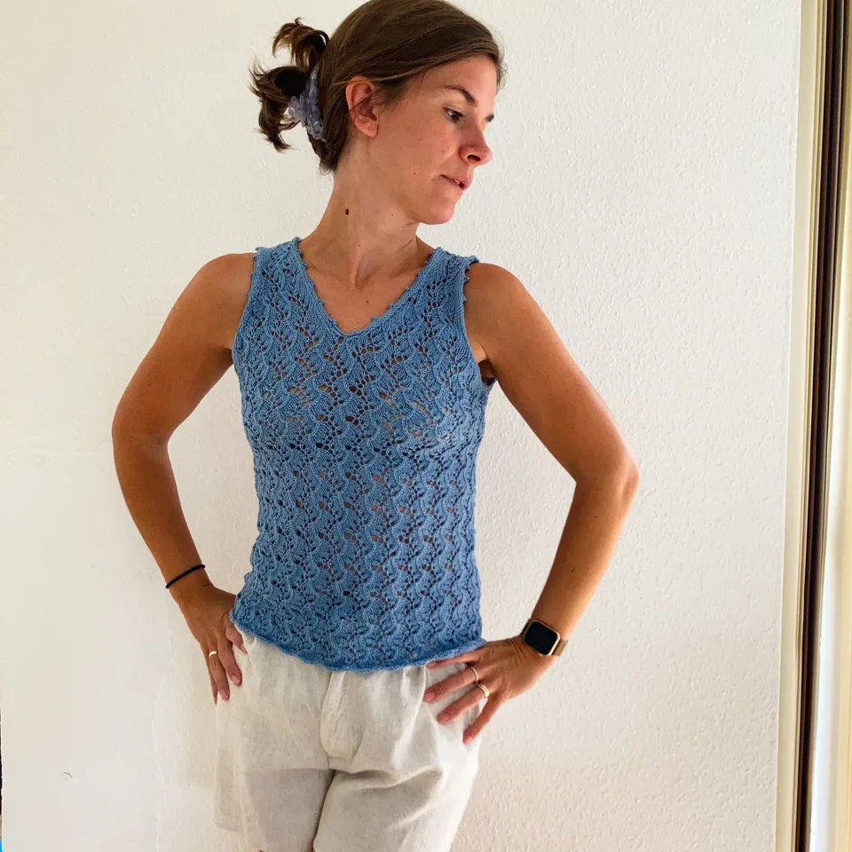 hobbii-garden-blooms-top-strickanleitung-sommertop-xs-3xl image 1
