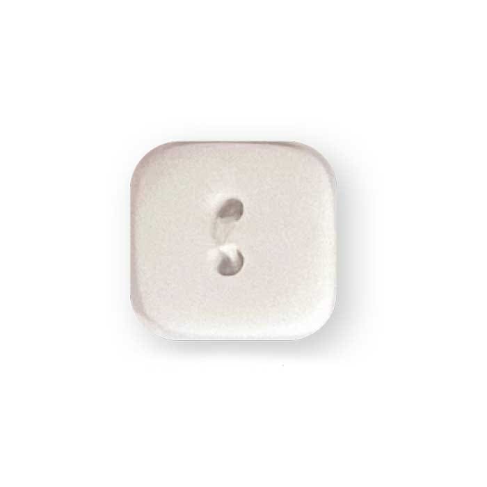 king-cole-haberdashery-knopf-eckig-wei-36-ligne image 1