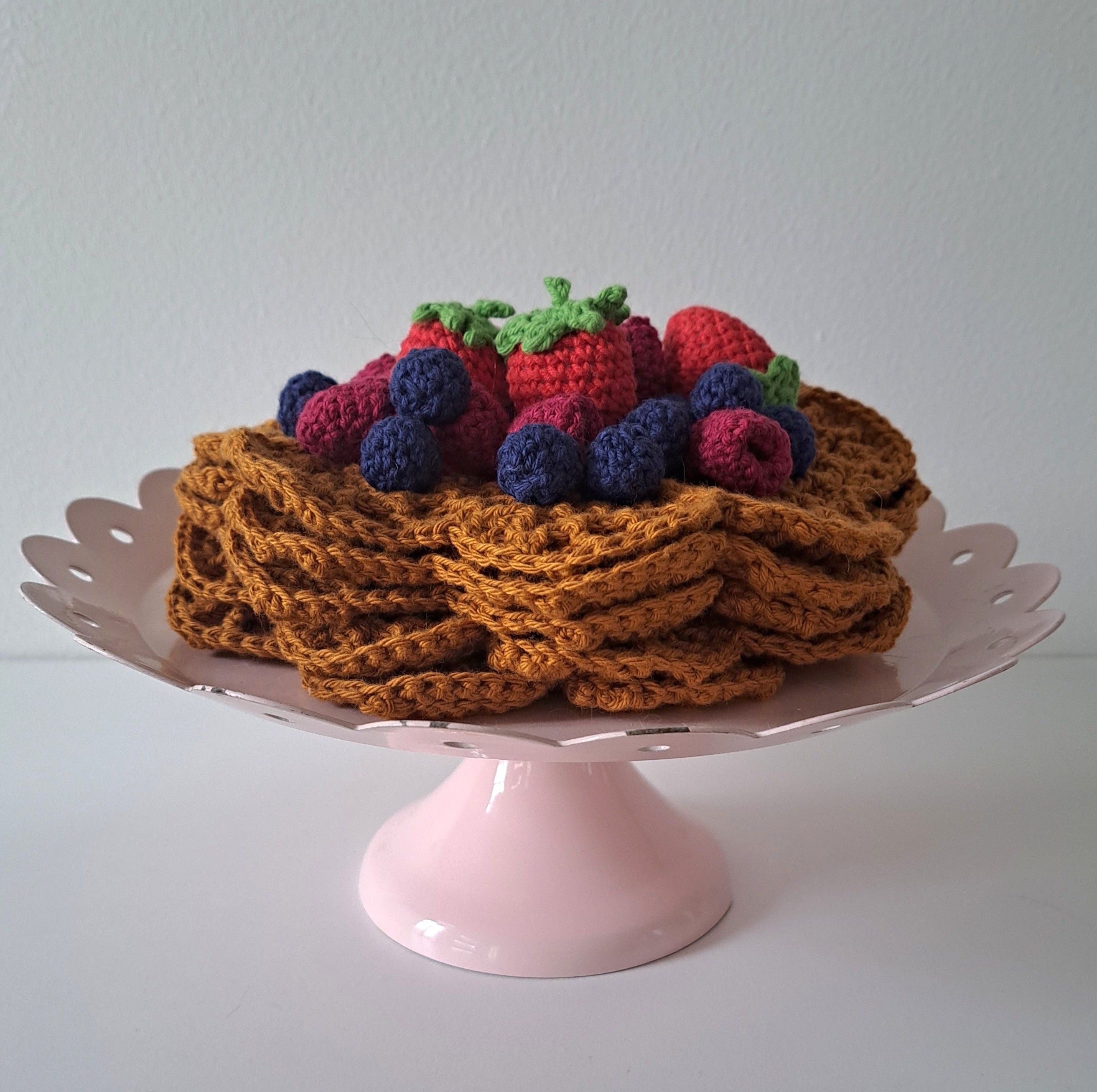 hobbii-anleitungen-waffeln-und-beeren-h-kelanleitung-spielk-che image 1